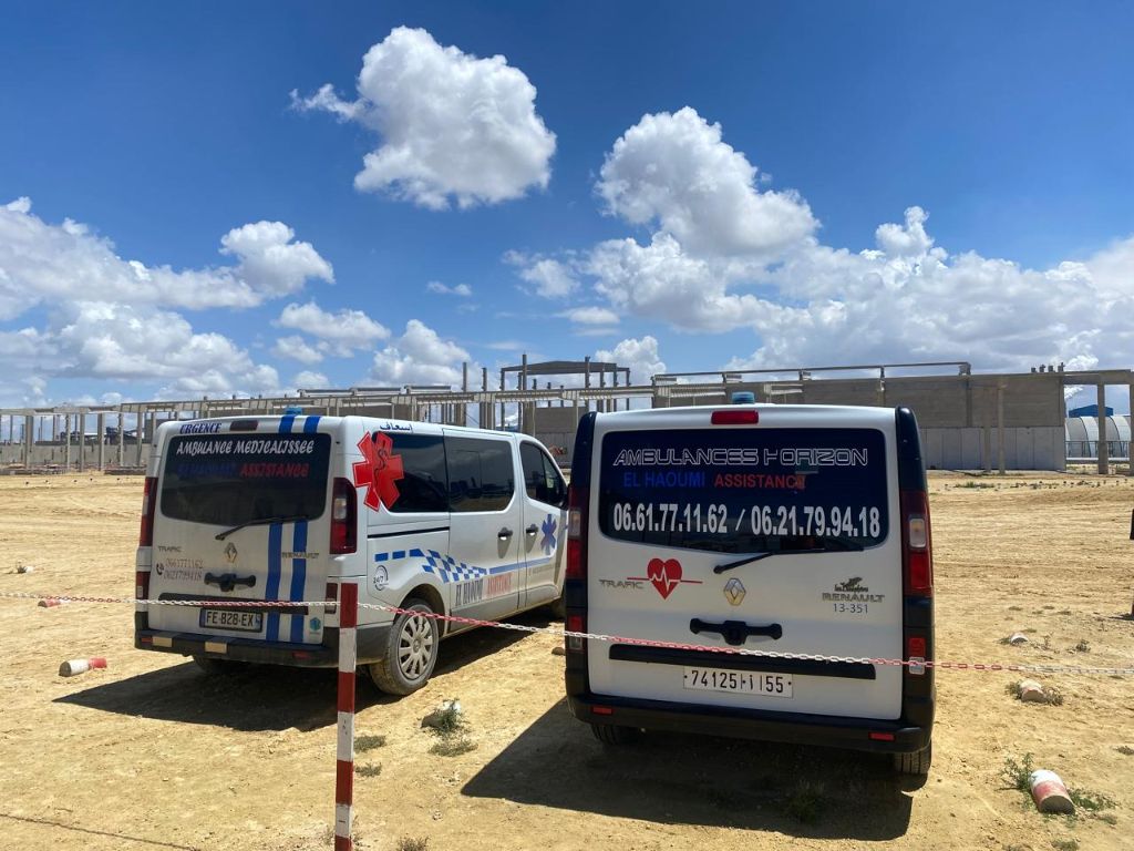 Vue arrière des ambulances médicalisées