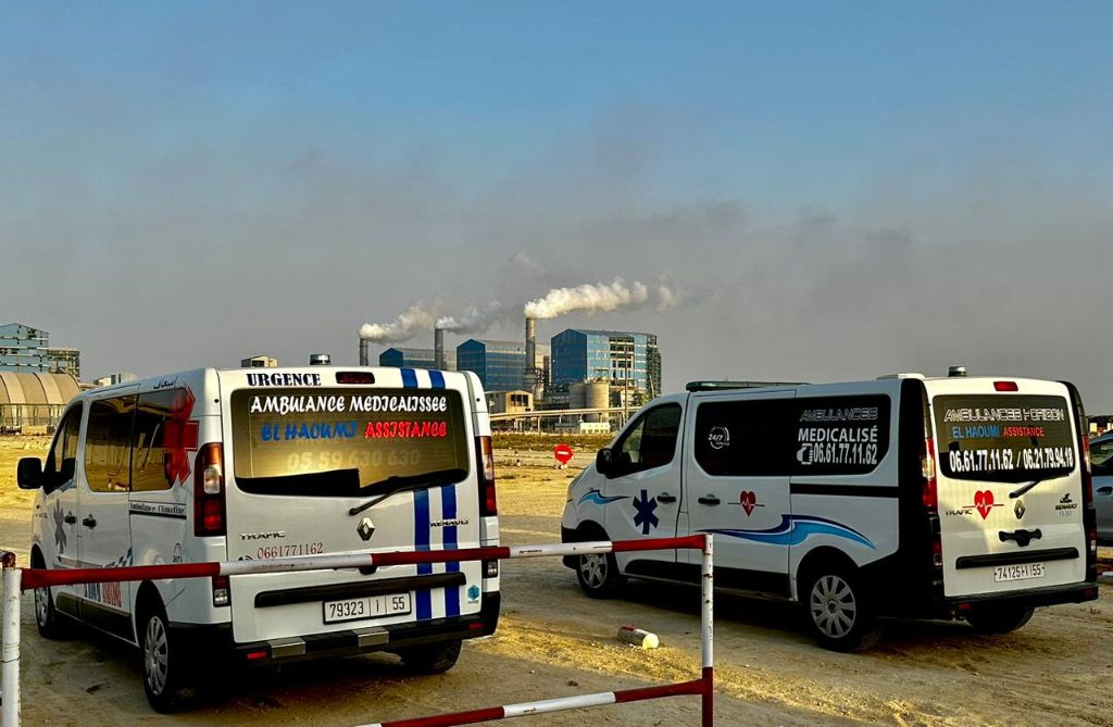 Flotte d'ambulances sur site industriel